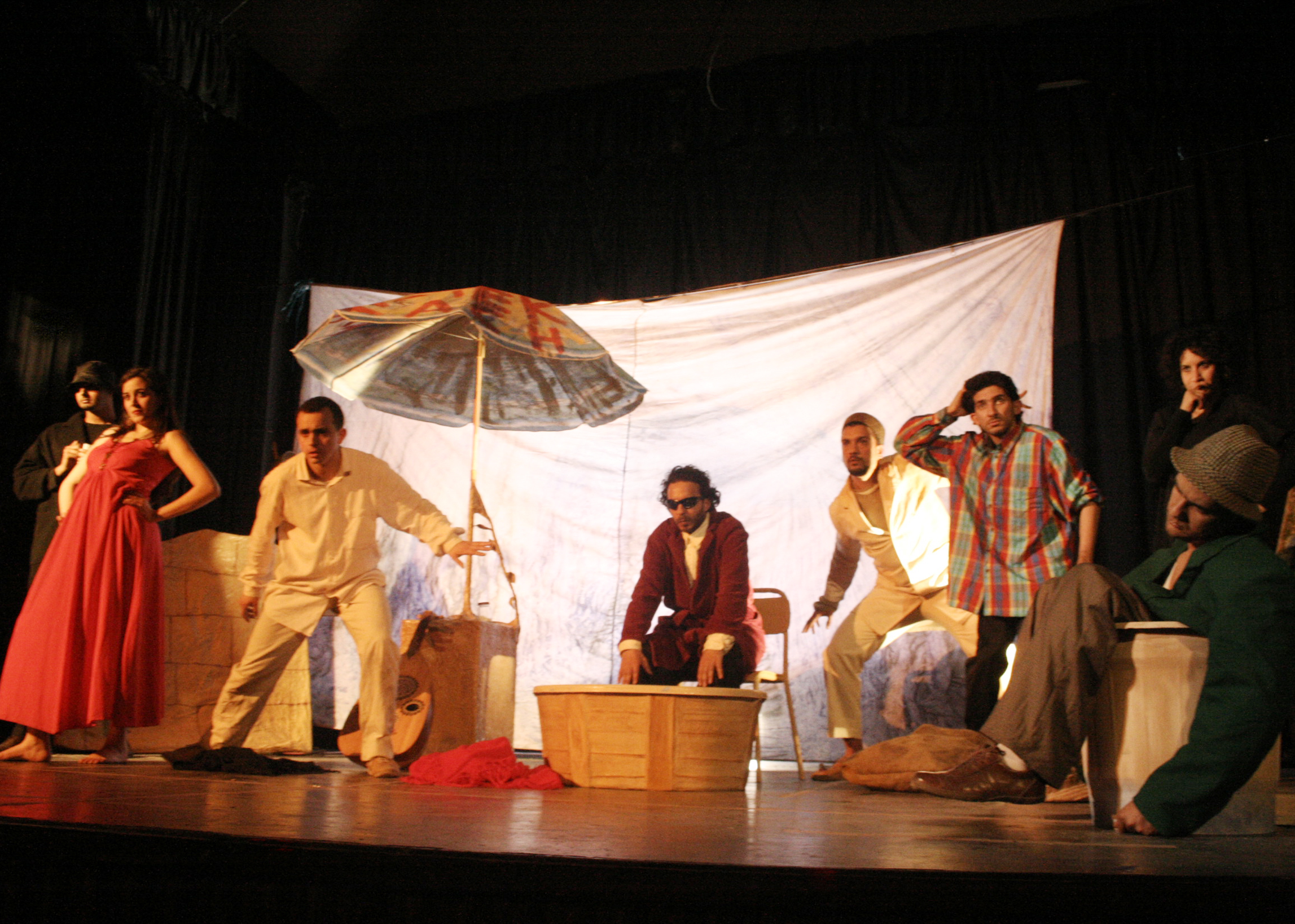 Vue d’ensemble de la scène et des interprètes — archives théâtre, 2007