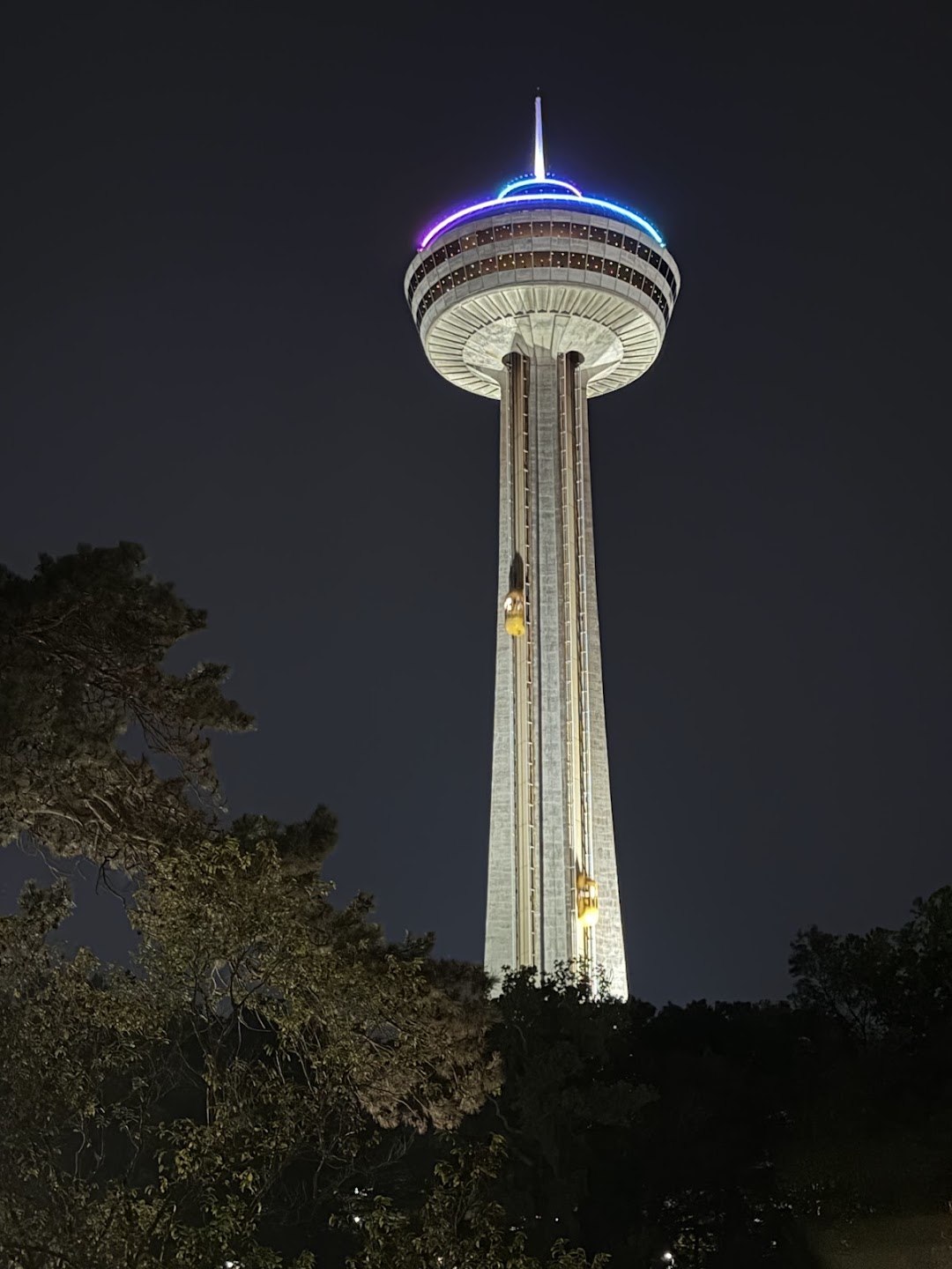 Niagara à la tombée du jour — 1